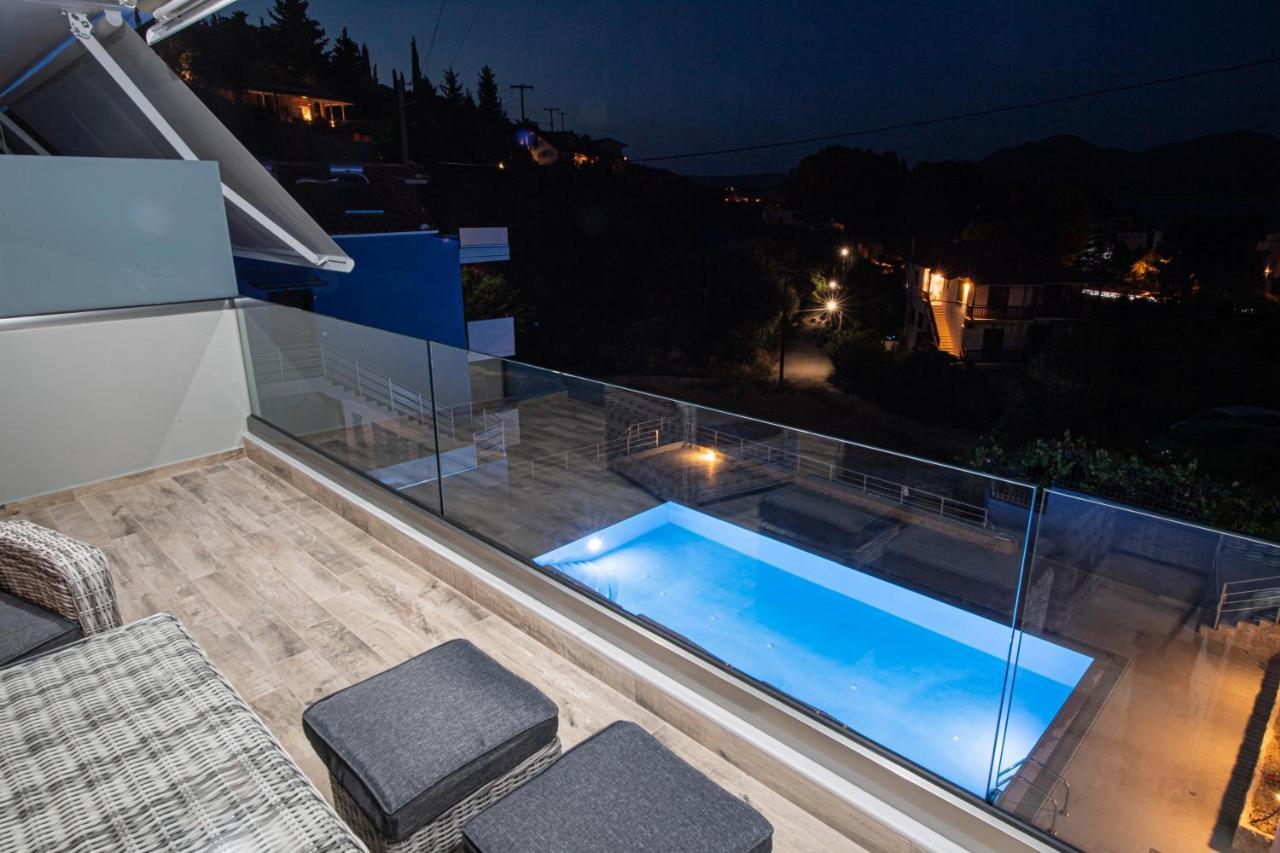 Apartment Blue House Luxury Nikiana