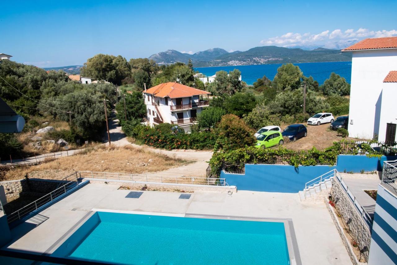 Apartment Blue House Luxury Nikiana